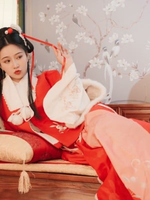 Hàng năm - Dianjiang Lip