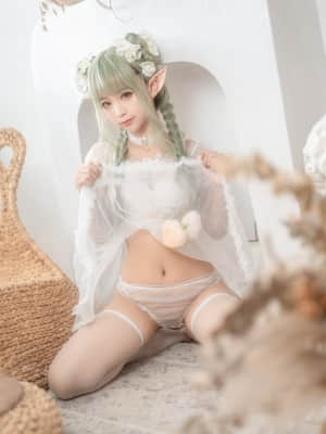 Momo ngu ngốc - "Vương quốc tai sắc nhọn" yêu tinh xanh