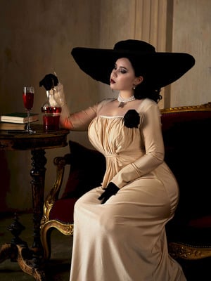 Elune - Quý cô Dimitrescu