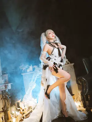 Trang phục trang trọng của Sakura Miyamoto-Kahi